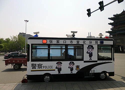 移动警务室亮相张家口市宣化县街头