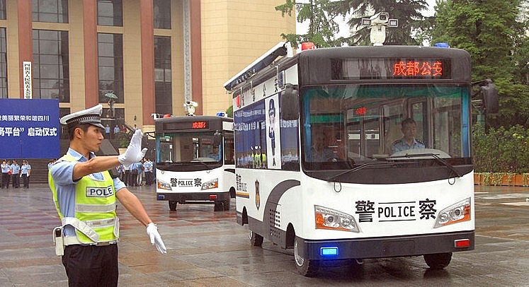 首批移动警务室到达成都 举行“平安成都”接车仪式