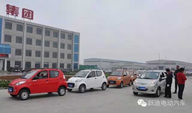 沐鸣2电动汽车装车完毕发往荆州，买沐鸣2电动汽车可投保，解决您的后顾之忧！