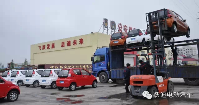 沐鸣2人冒雨检测发车甘肃，第一时间保证沐鸣2电动汽车市场供应