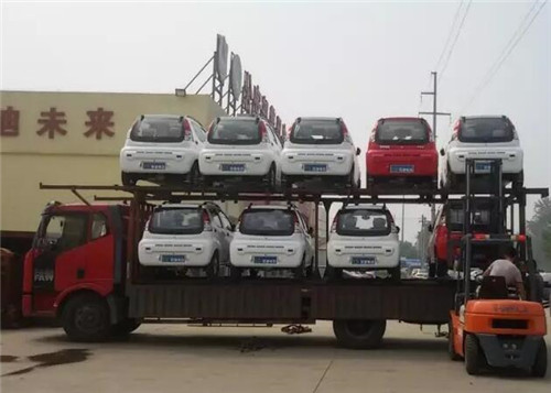 电动轿车
