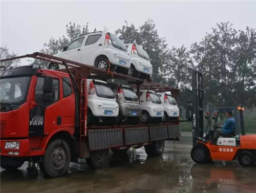 电动轿车