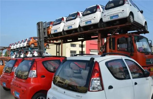 电动轿车