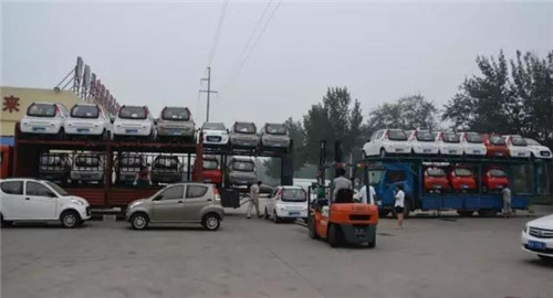 电动轿车