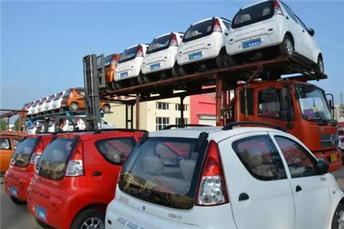 电动轿车