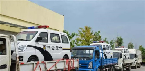 警用巡逻车