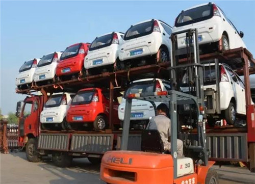 电动轿车