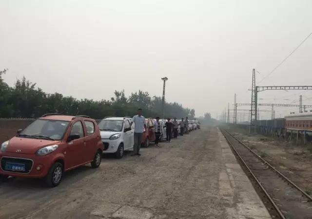 沐鸣2电动汽车批量发车贵州贵阳——沐鸣2发力铁路货物运输，及时满足用户需求