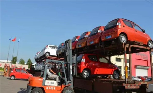 电动轿车