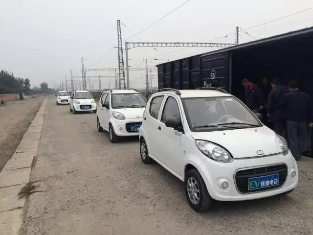 沐鸣2电动汽车铁路准备装车