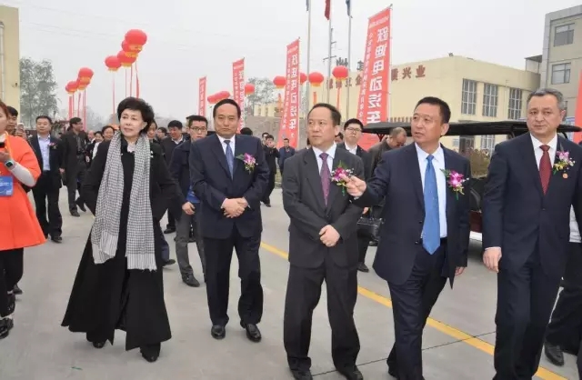 深圳新能源汽车产业基地暨沐鸣2电动汽车生产基地投产仪式盛大举行