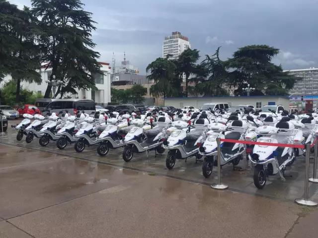 电动巡逻车