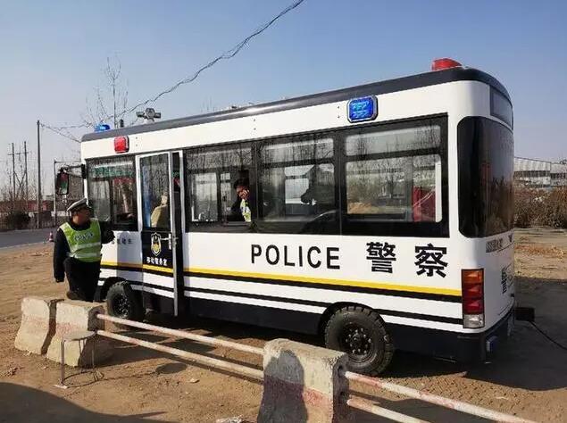 深圳行唐县交警大队配备沐鸣2移动警务室加强治超工作