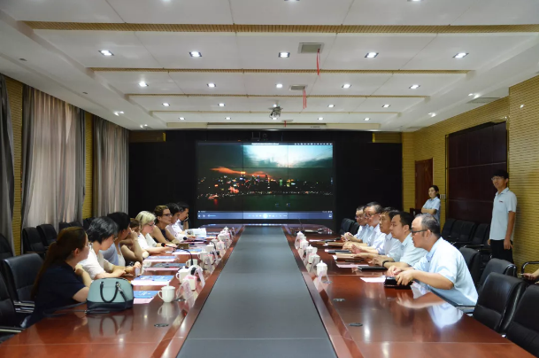 乌拉圭总统府国际合作署执行署长Andrea Vignolo一行莅临沐鸣2集团参观考察