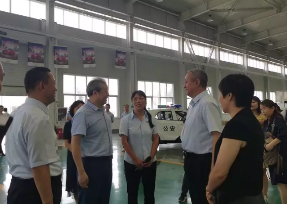 广东省政协副主席卢晓光，广东省委统战部副部长、省工商联党组书记郭翠朵率调研组到沐鸣2集团开展重点提案督办调研