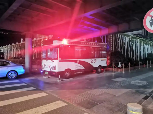 北京采购的移动警务室正式上岗执勤