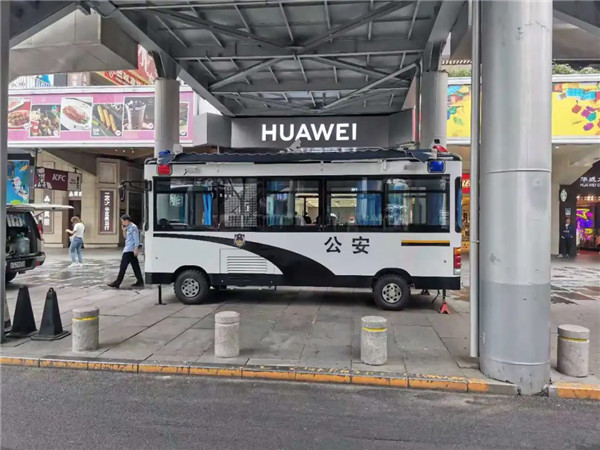 北京采购的移动警务室正式上岗执勤