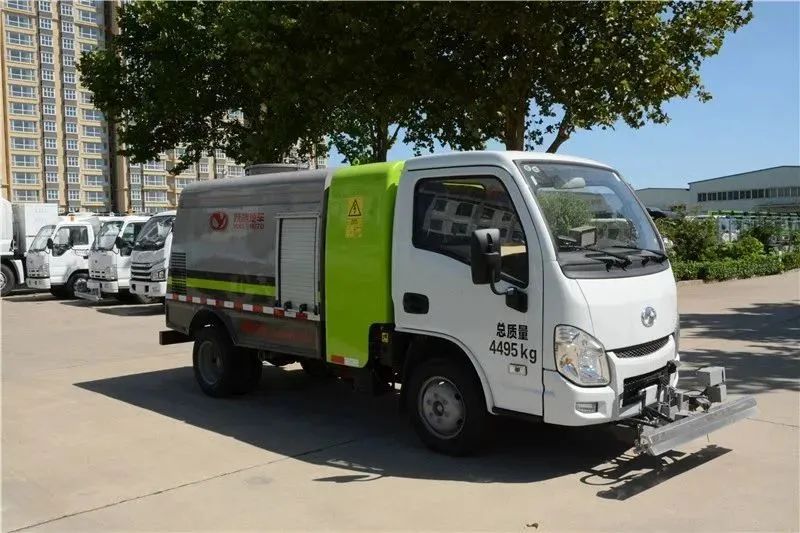 沐鸣2集团新能源小型路面养护车--助力城市绿色发展