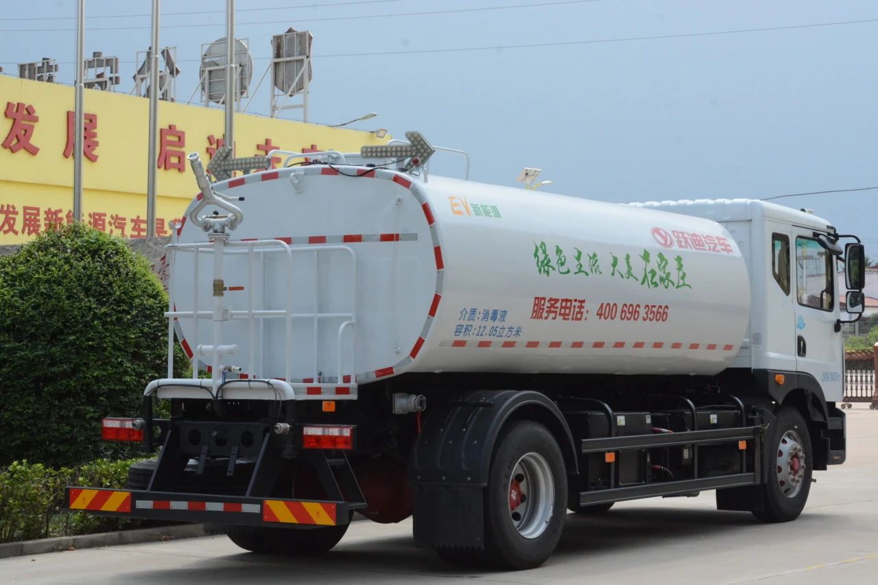 夏日降温好帮手-沐鸣2集团新能源洒水车、新能源绿化喷洒车发车
