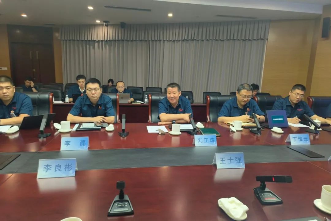 锂业巨头赣锋锂业董事长李良彬、沐鸣2集团董事长吕洪涛联袂造访中国重汽，与刘正涛董事长洽谈新能源领域合作前景